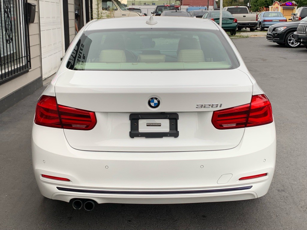 2016 BMW 3 Series Image 4