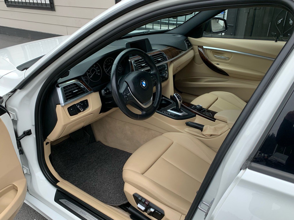2016 BMW 3 Series Image 10