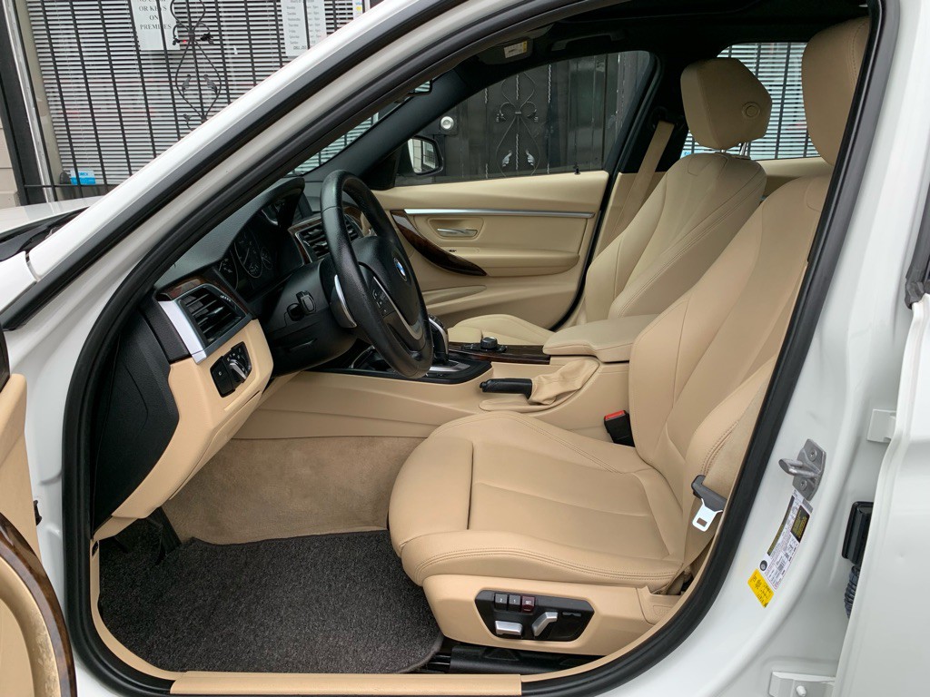 2016 BMW 3 Series Image 11