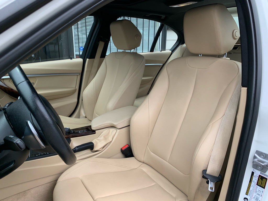 2016 BMW 3 Series Image 12
