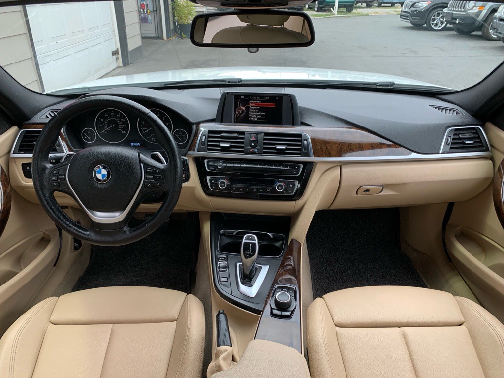 2016 BMW 3 Series Image 15