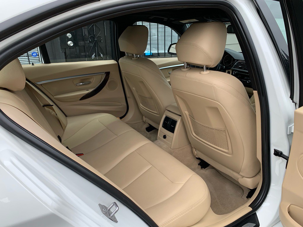 2016 BMW 3 Series Image 22