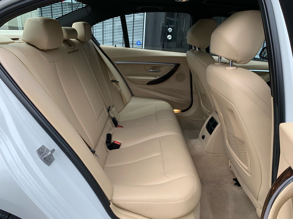 2016 BMW 3 Series Image 23