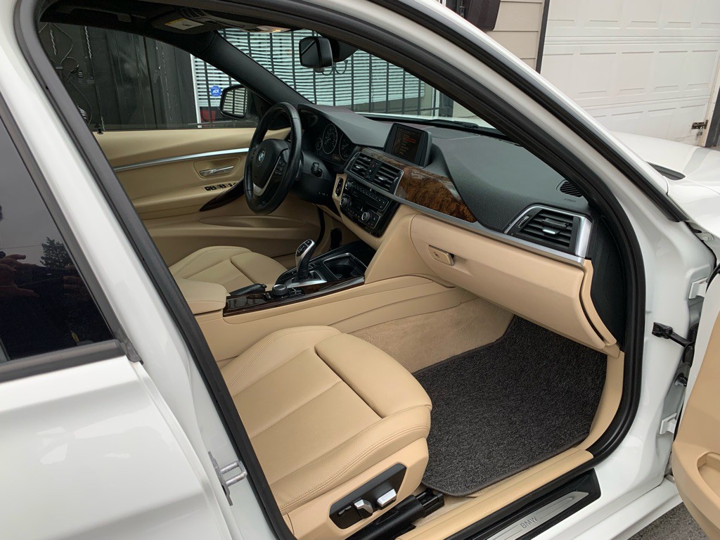 2016 BMW 3 Series Image 24