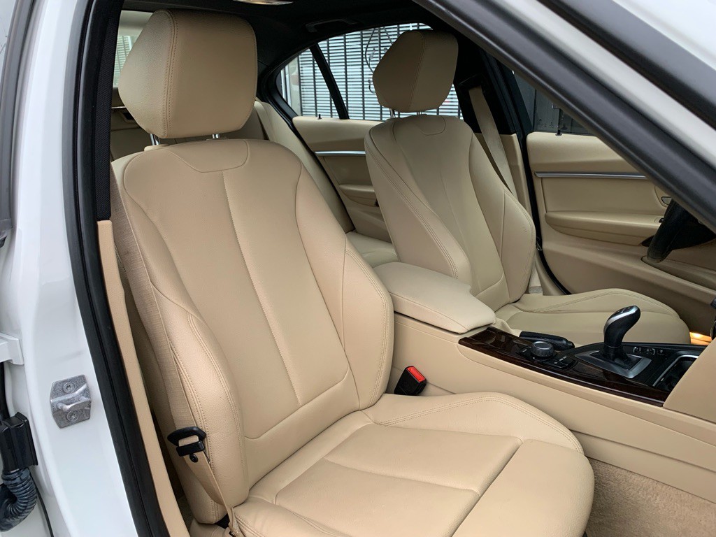 2016 BMW 3 Series Image 25
