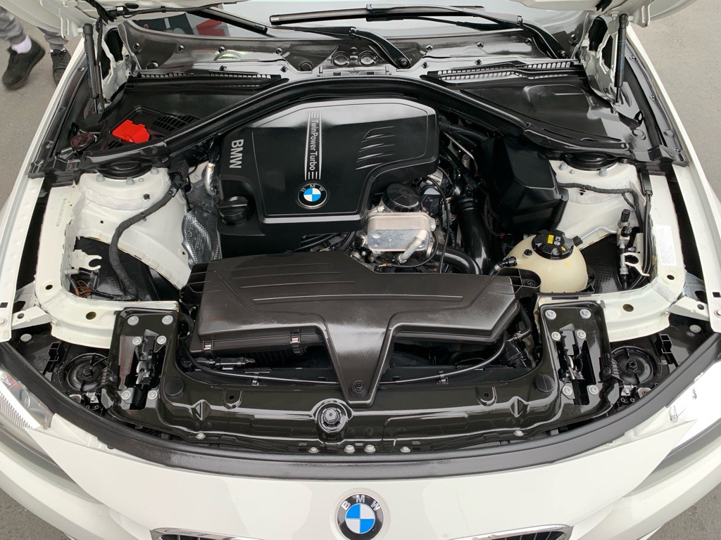 2016 BMW 3 Series Image 27