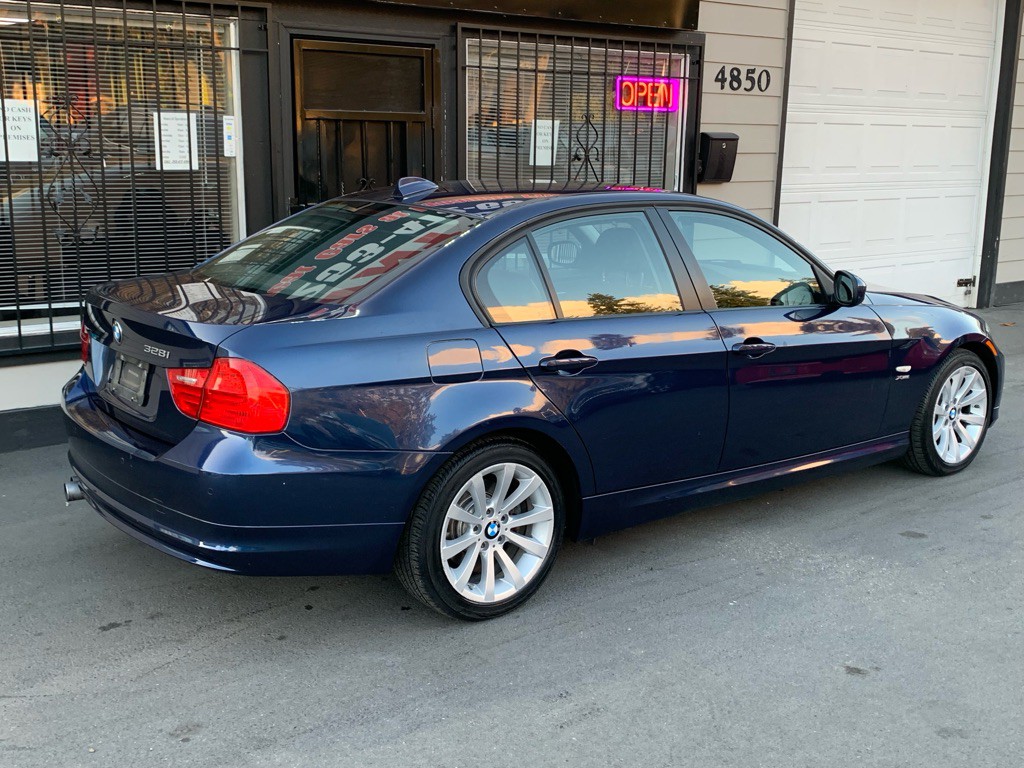 2011 BMW 3 Series Image 6