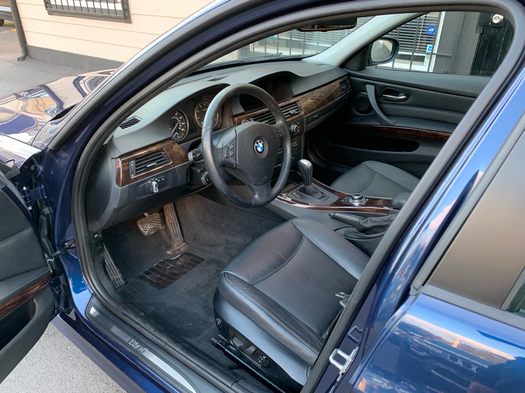 2011 BMW 3 Series Image 10
