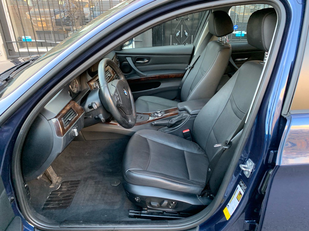 2011 BMW 3 Series Image 11