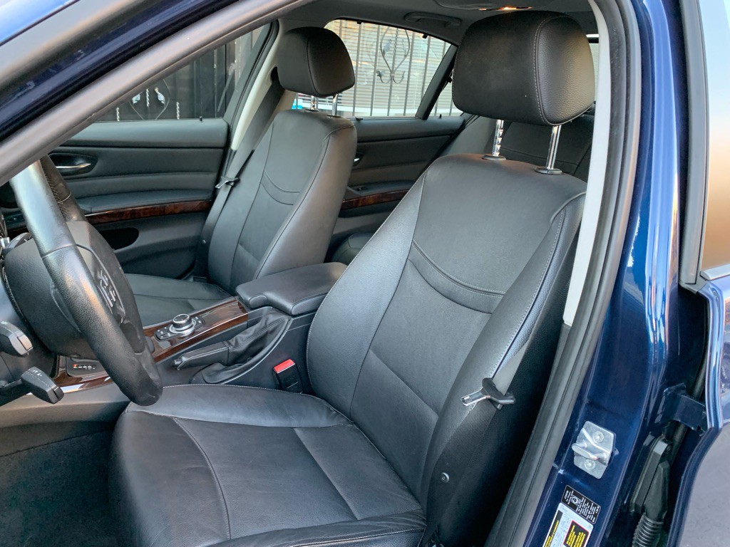 2011 BMW 3 Series Image 12