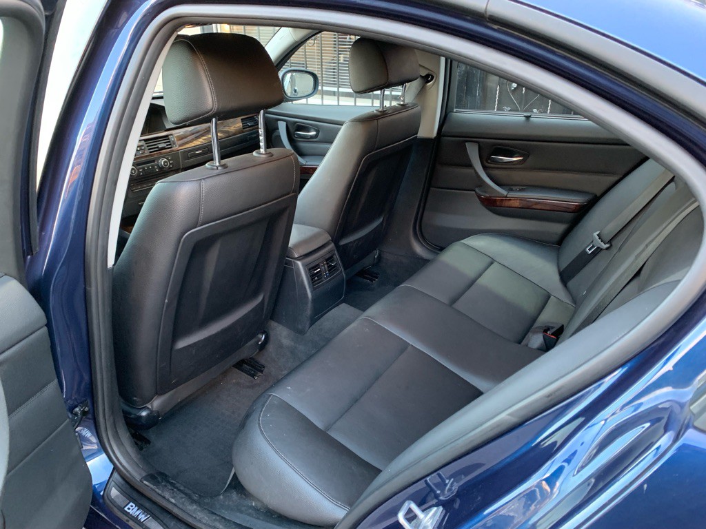 2011 BMW 3 Series Image 13