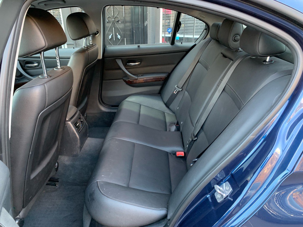 2011 BMW 3 Series Image 14