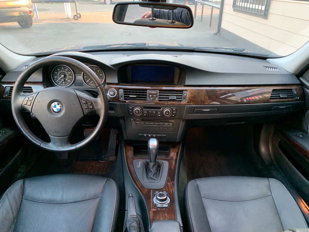 2011 BMW 3 Series Image 15