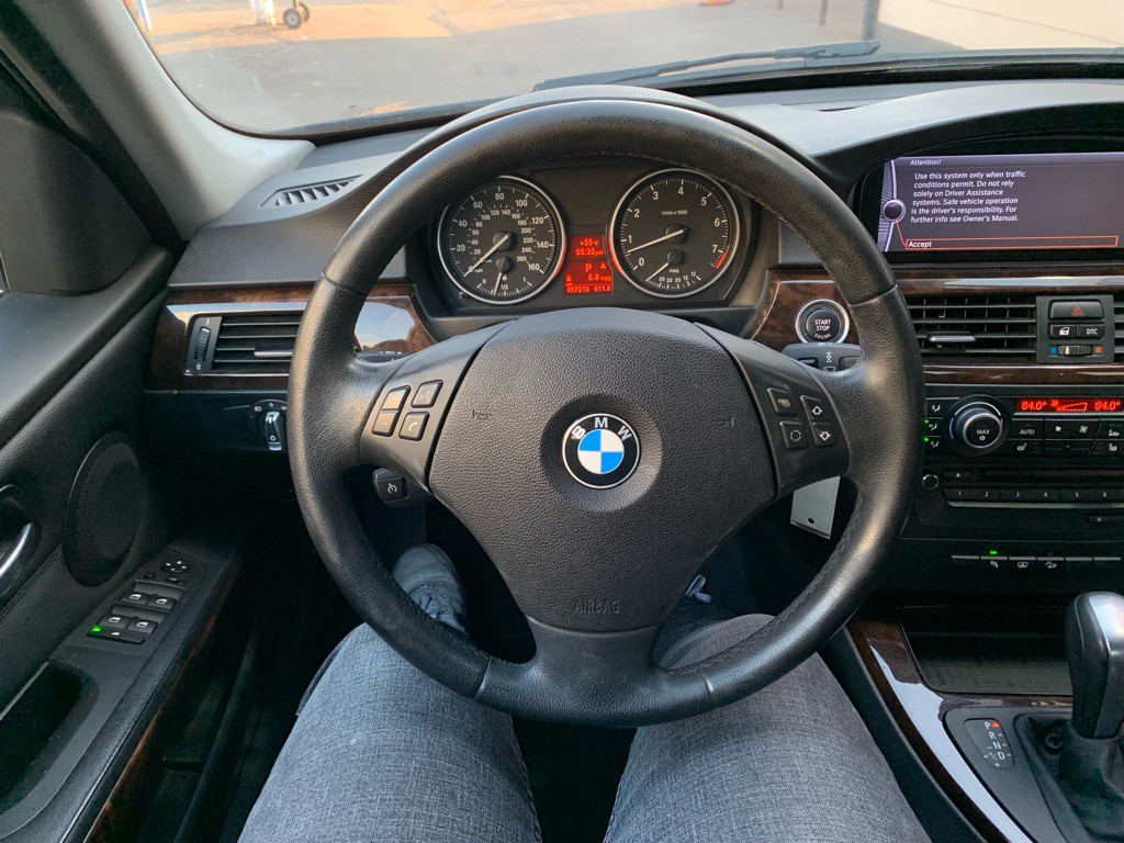 2011 BMW 3 Series Image 16