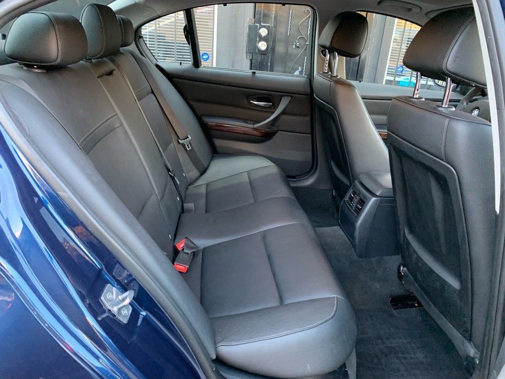 2011 BMW 3 Series Image 21