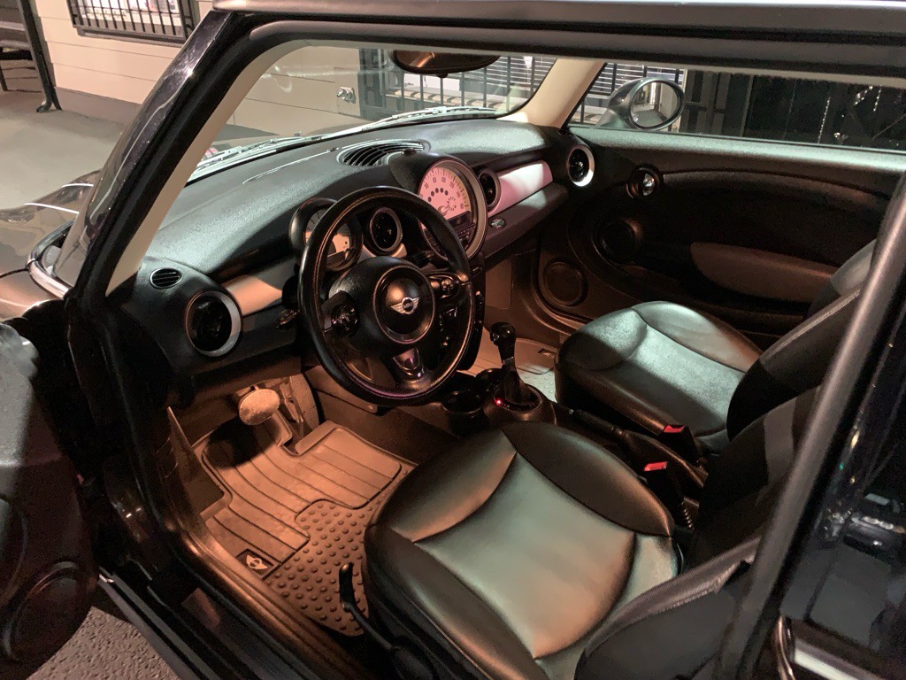 2012 MINI Cooper Image 9