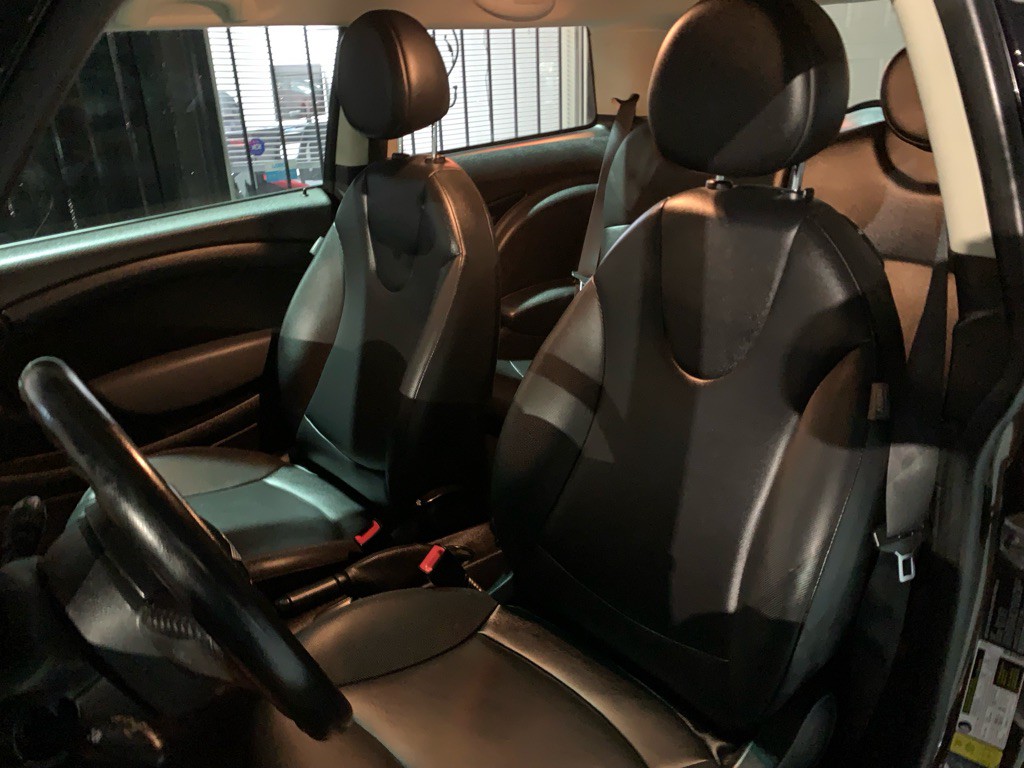 2012 MINI Cooper Image 11