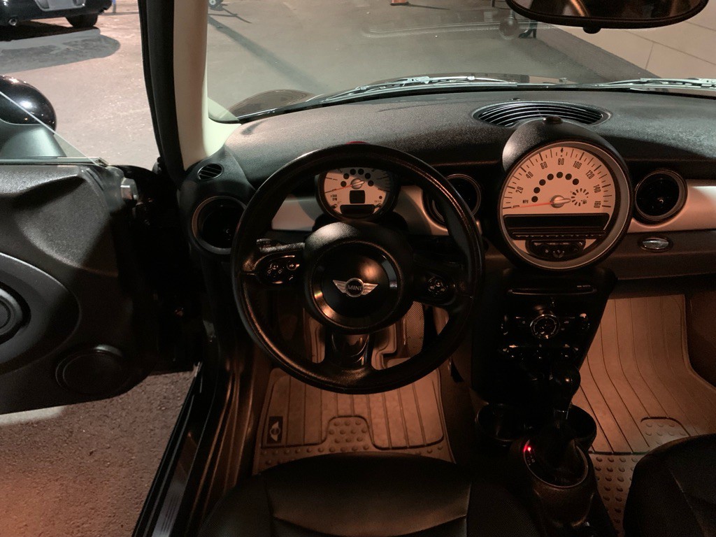 2012 MINI Cooper Image 17