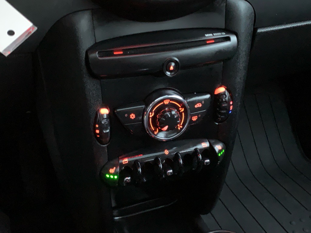 2012 MINI Cooper Image 21