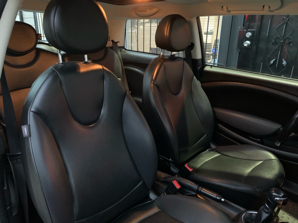 2012 MINI Cooper Image 25