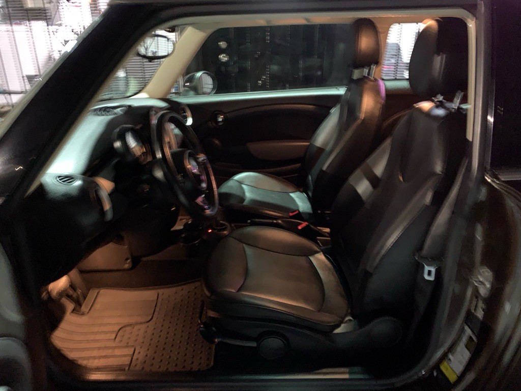 2012 MINI Cooper Image 11