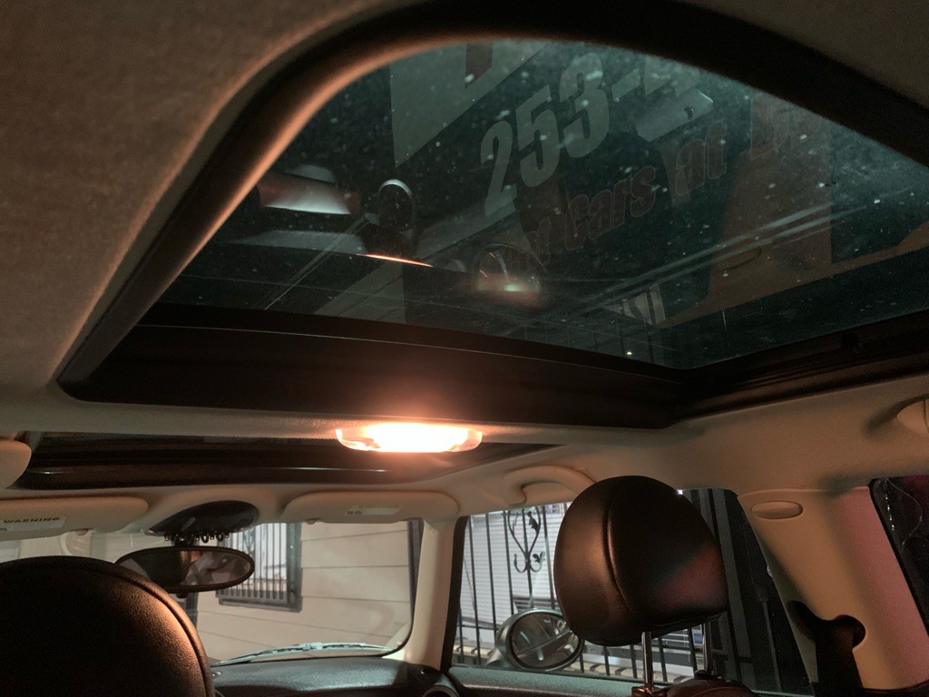 2012 MINI Cooper Image 16