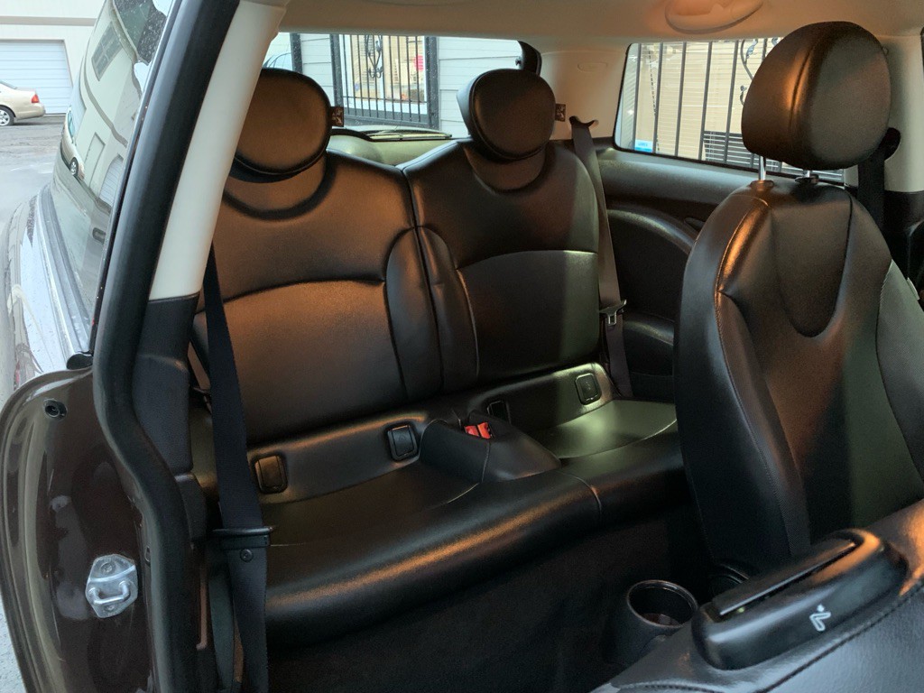 2012 MINI Cooper Image 28