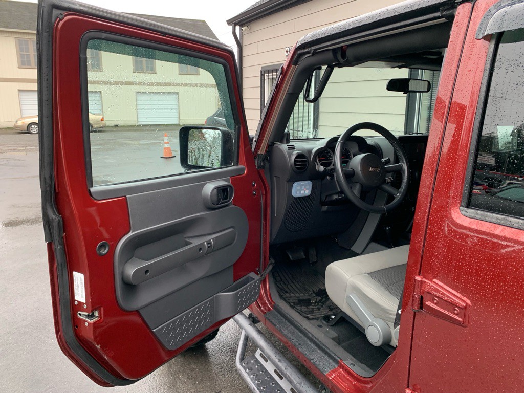 2010 Jeep Wrangler Unlimited Image 13