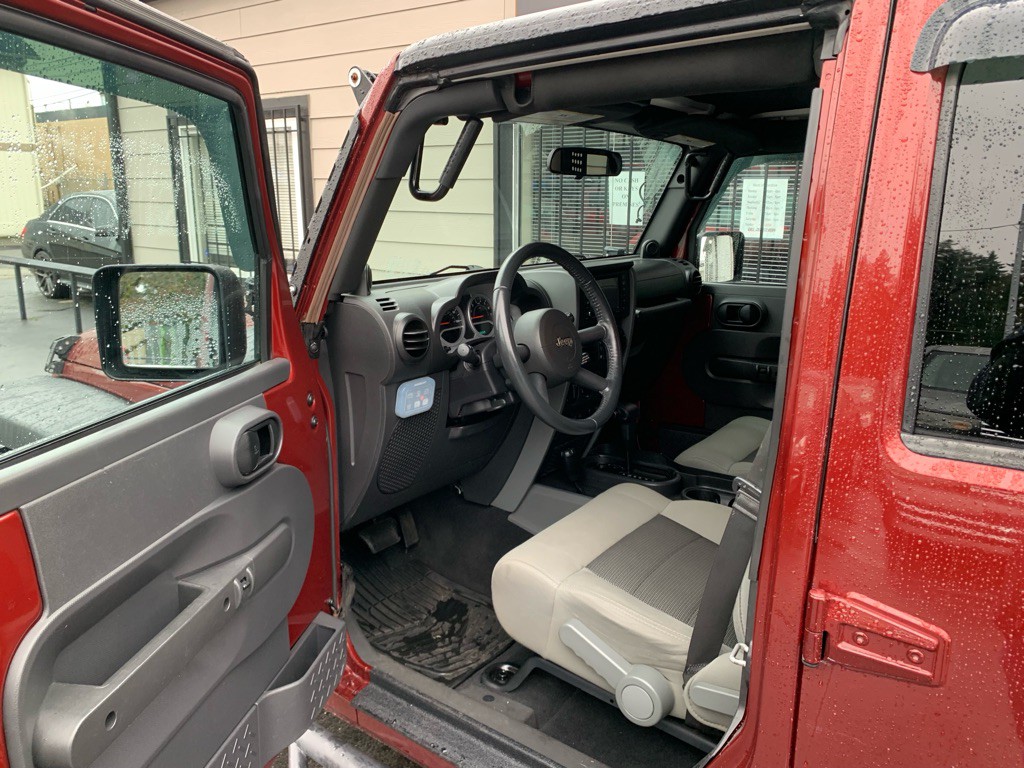 2010 Jeep Wrangler Unlimited Image 14