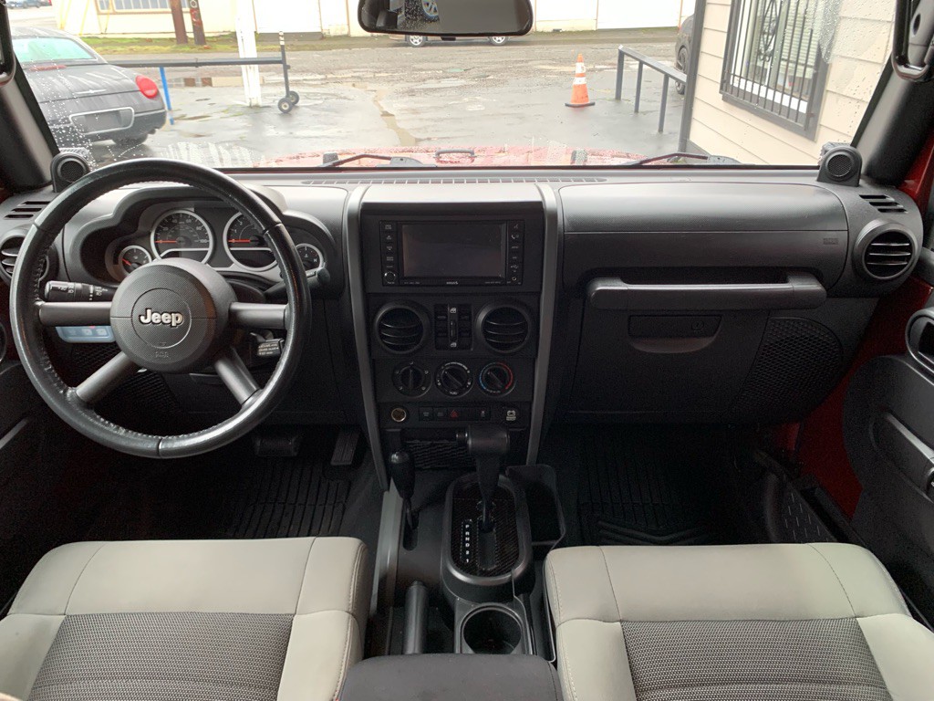 2010 Jeep Wrangler Unlimited Image 19