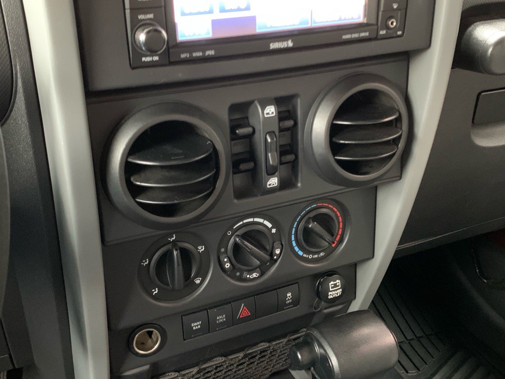 2010 Jeep Wrangler Unlimited Image 24