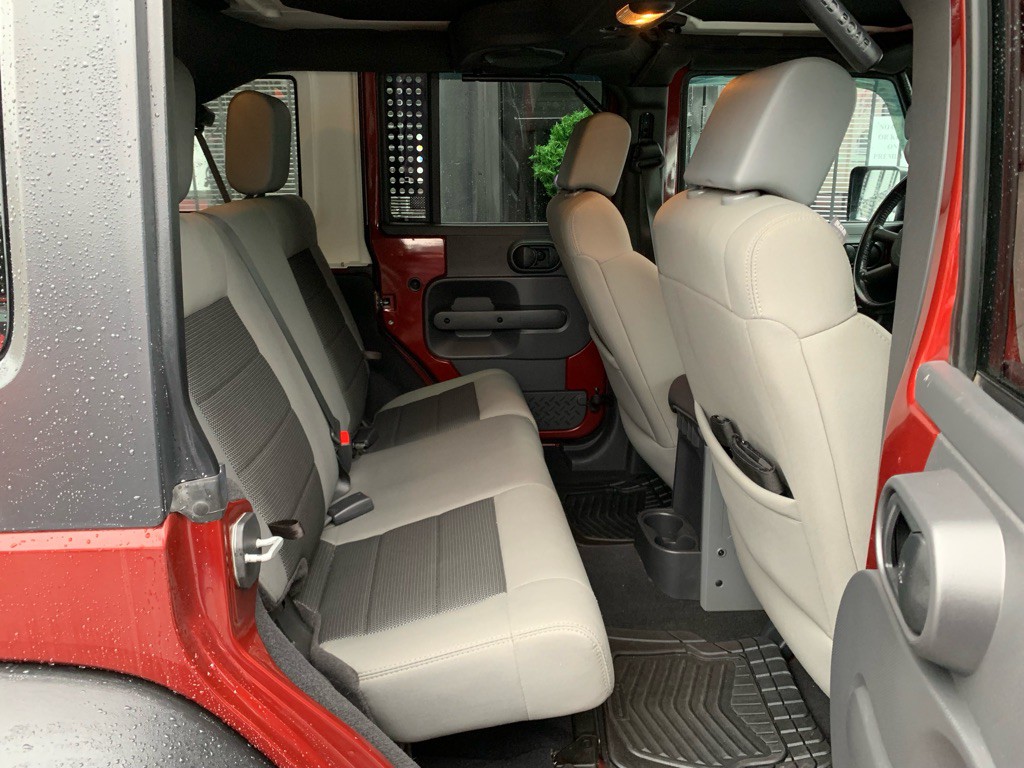 2010 Jeep Wrangler Unlimited Image 28