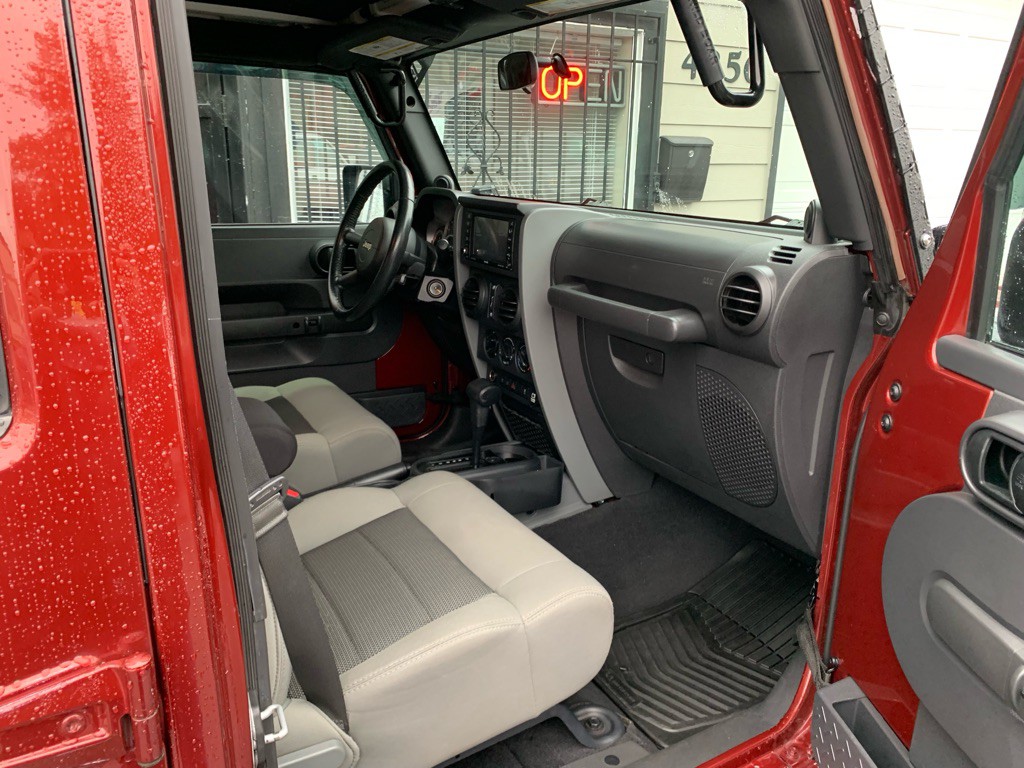 2010 Jeep Wrangler Unlimited Image 29