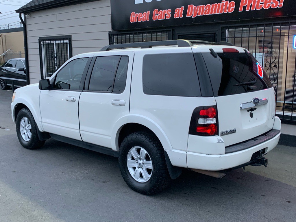 2010 Ford Explorer Image 4