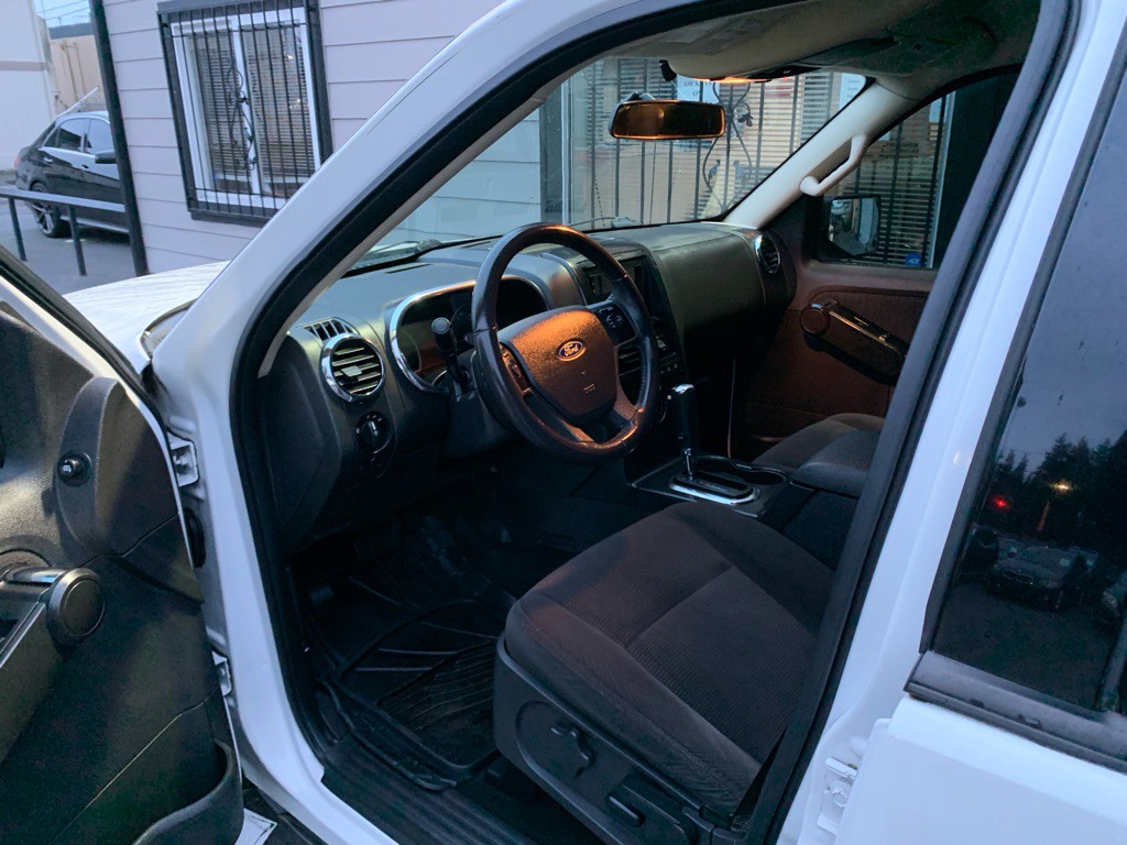 2010 Ford Explorer Image 13