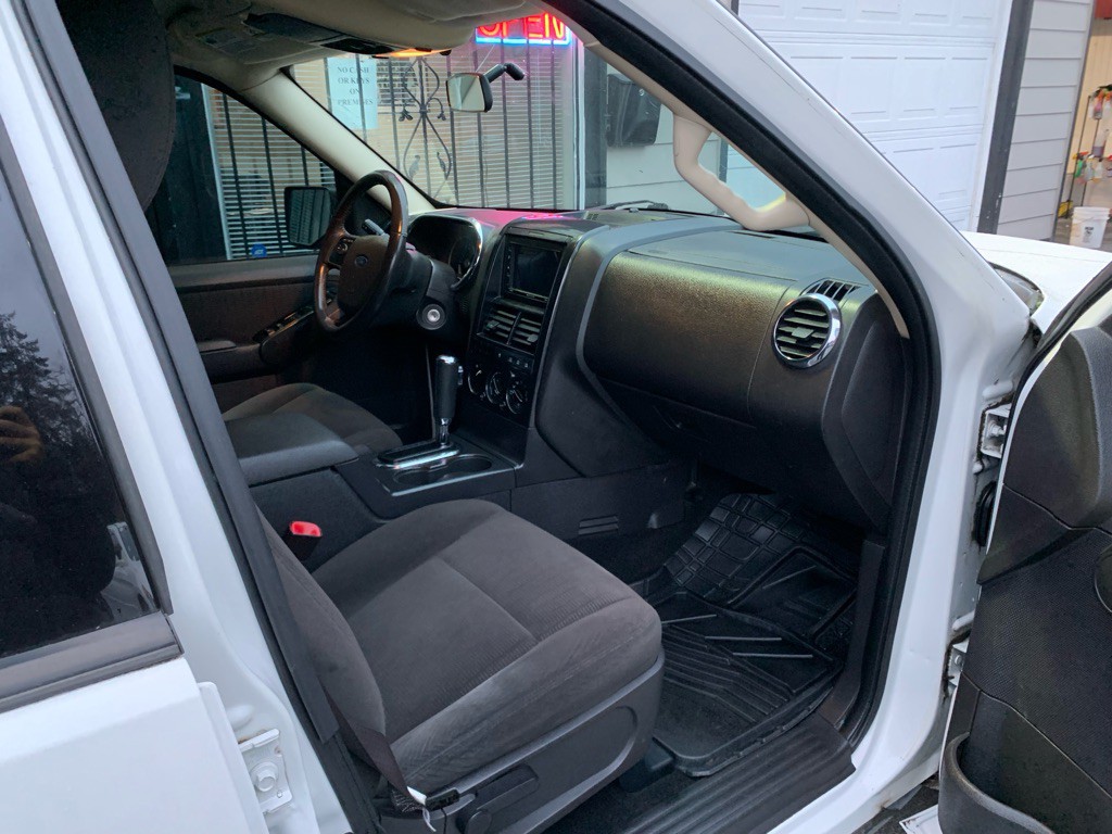 2010 Ford Explorer Image 24