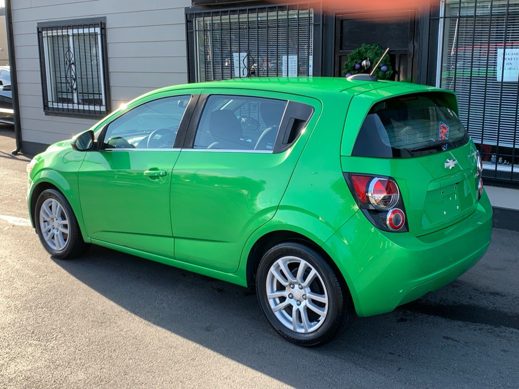 2016 Chevrolet Sonic Image 3