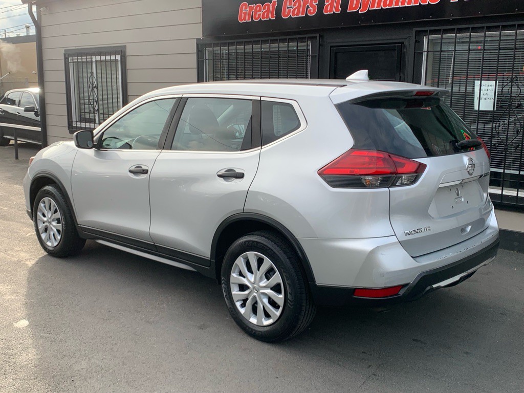 2017 Nissan Rogue Image 3