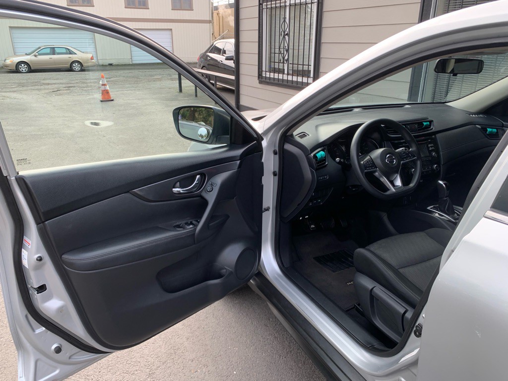 2017 Nissan Rogue Image 8