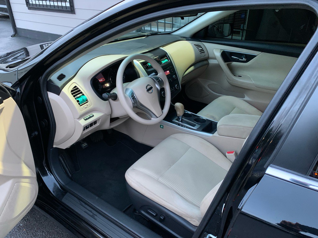 2015 Nissan Altima Image 10