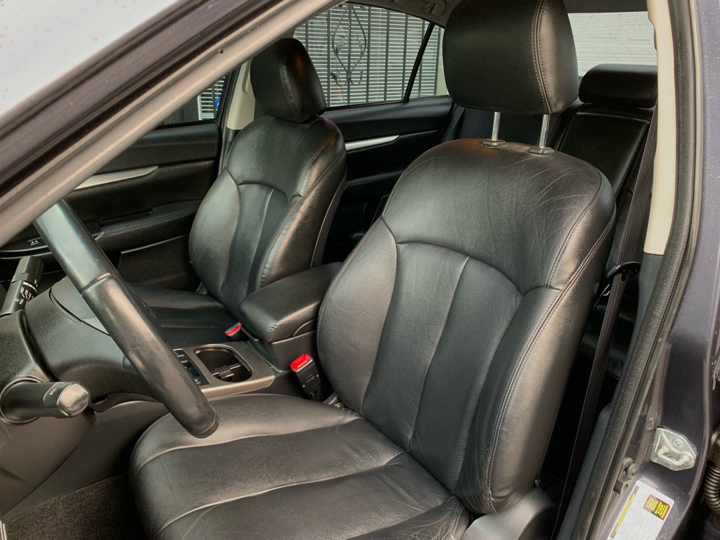 2010 Subaru Legacy Image 12