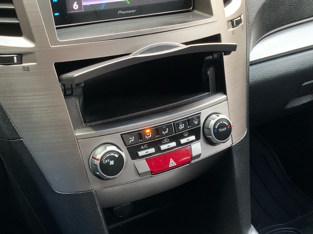 2010 Subaru Legacy Image 21