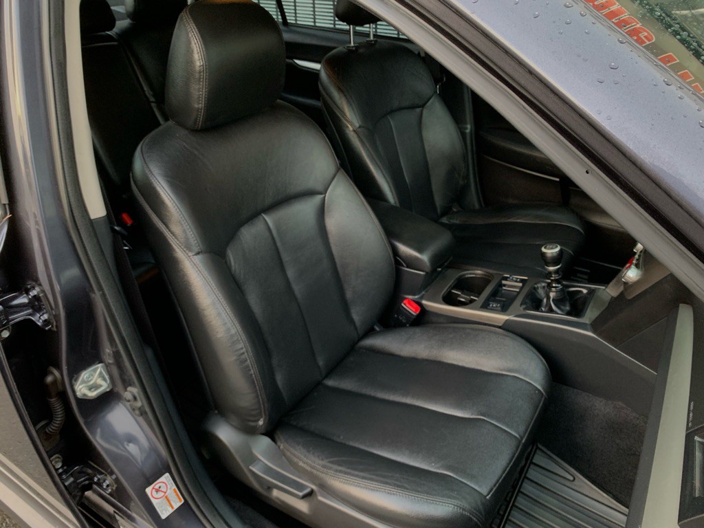 2010 Subaru Legacy Image 28