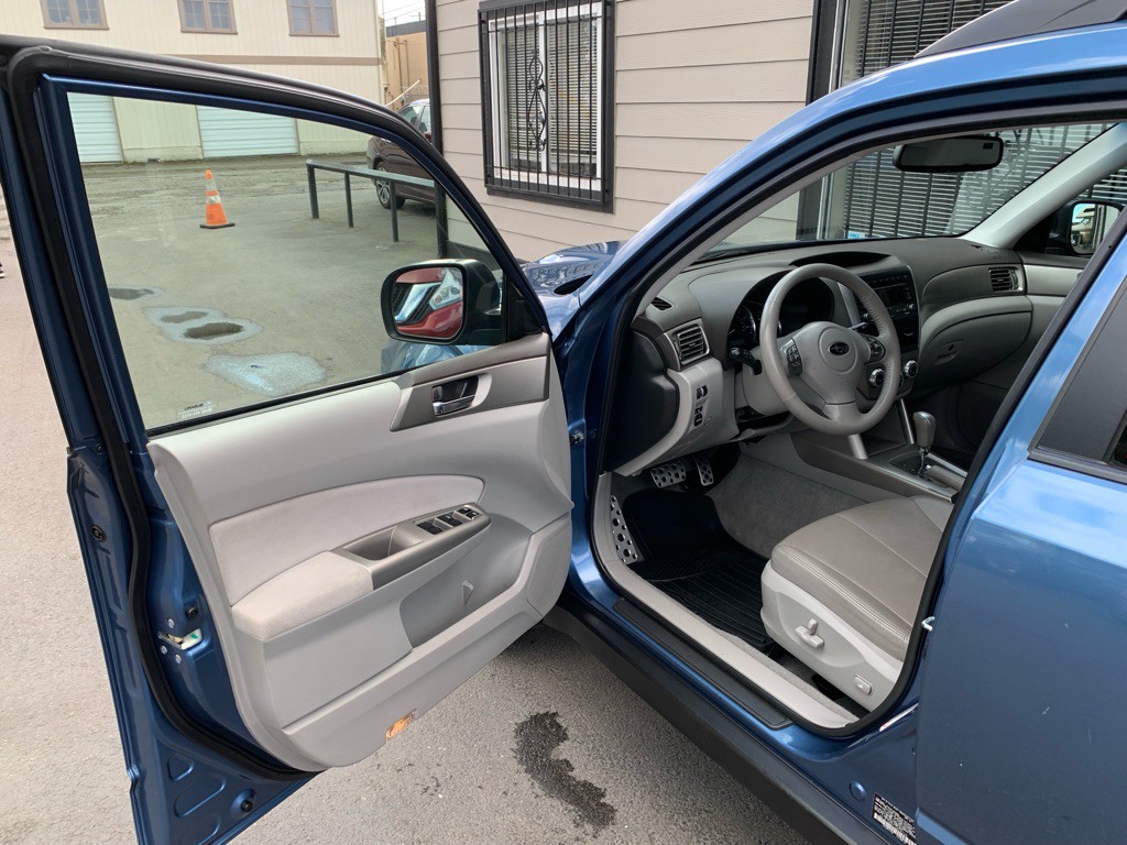 2010 Subaru Forester Image 9