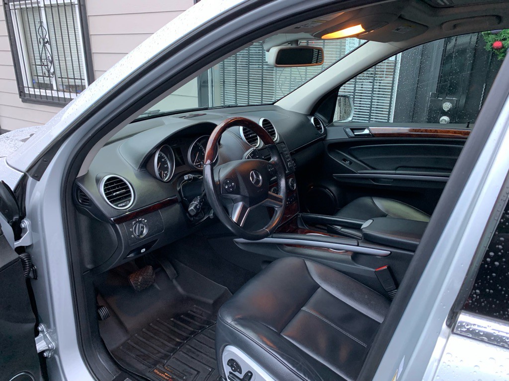 2010 Mercedes-Benz GL-Class Image 10