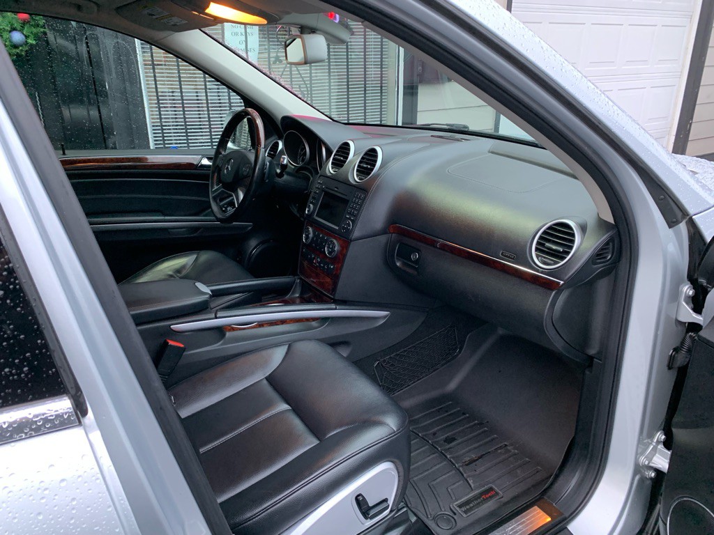 2010 Mercedes-Benz GL-Class Image 28