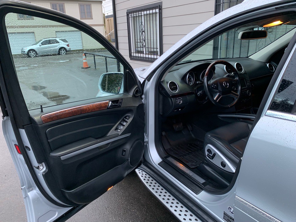 2010 Mercedes-Benz GL-Class Image 10