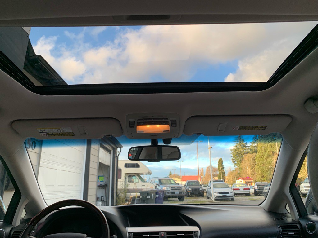 2011 Lexus RX Image 16