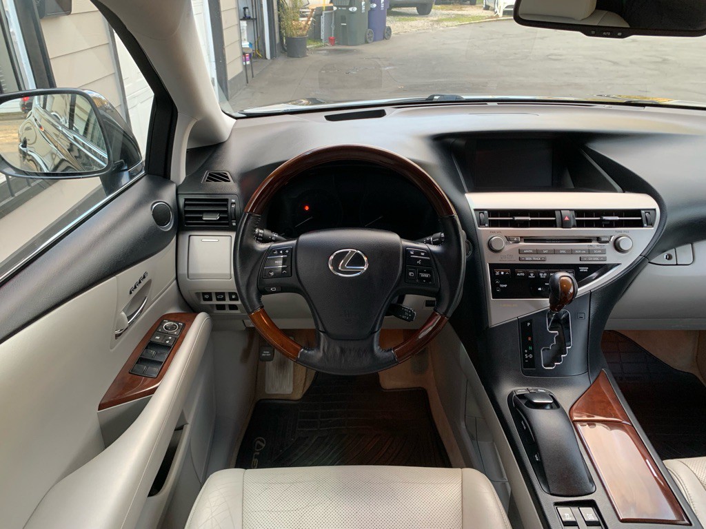 2011 Lexus RX Image 18