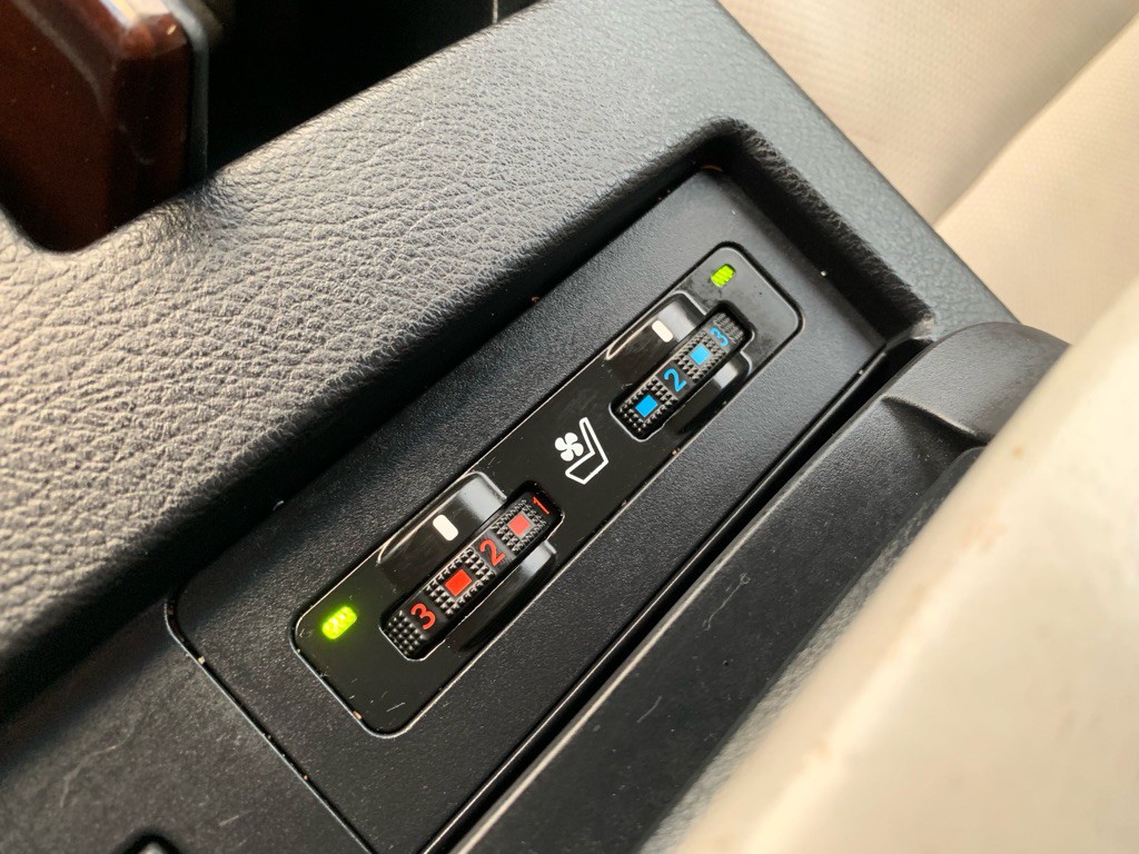 2011 Lexus RX Image 27